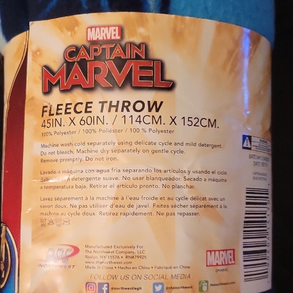 Marvel Captain Marvel Blue and White Fleece Throw - Picture 3 of 3